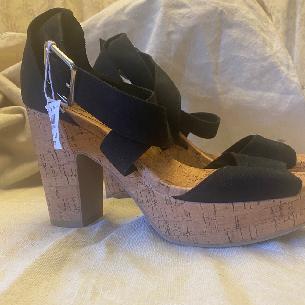AMERICAN EAGLE black strap sandal